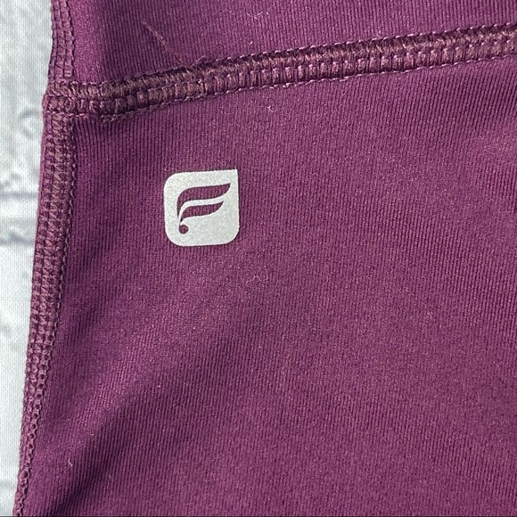 Fabletics Woman Samar Statement Power Hold Capri Leggings size XXS Burgundy Red - Picture 2 of 9